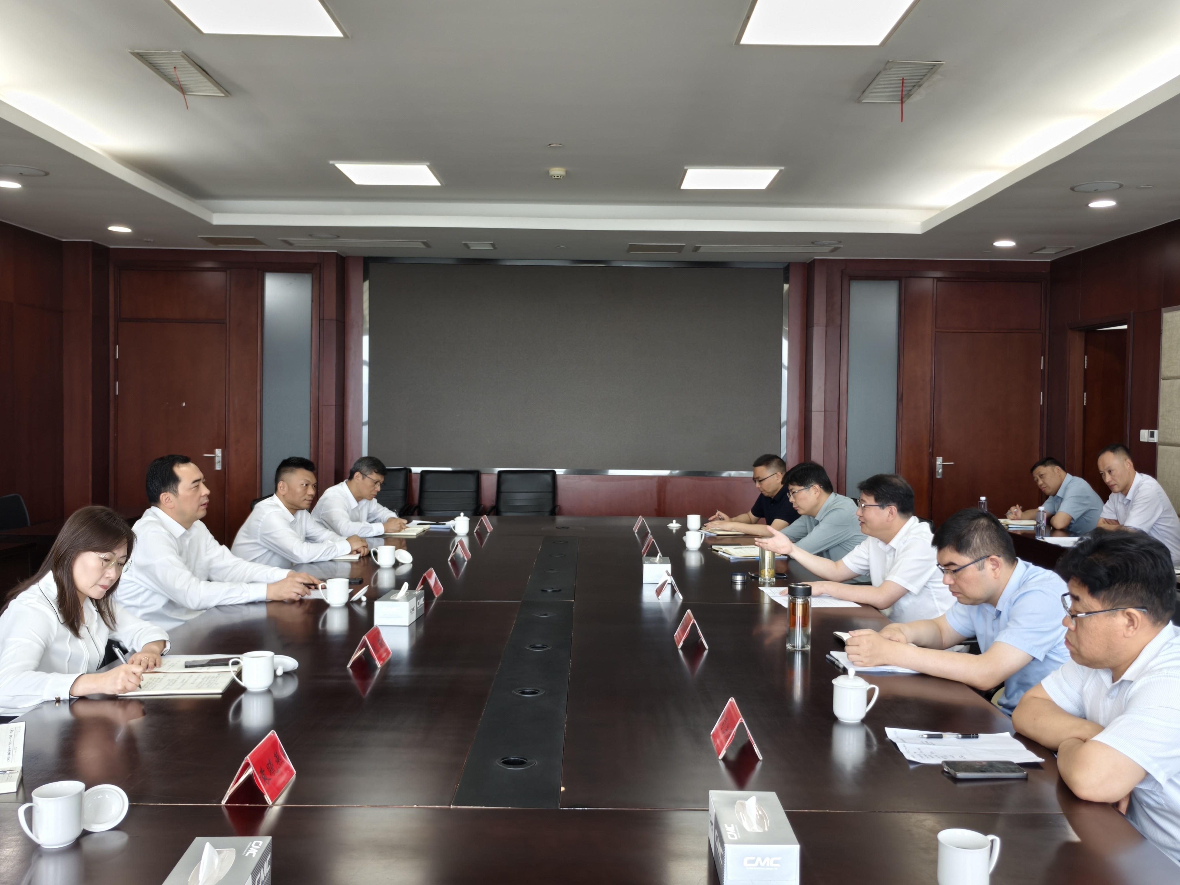 集團黨委書記、董事長周君帶隊赴泰州高港推動政企合作盤活存量資產